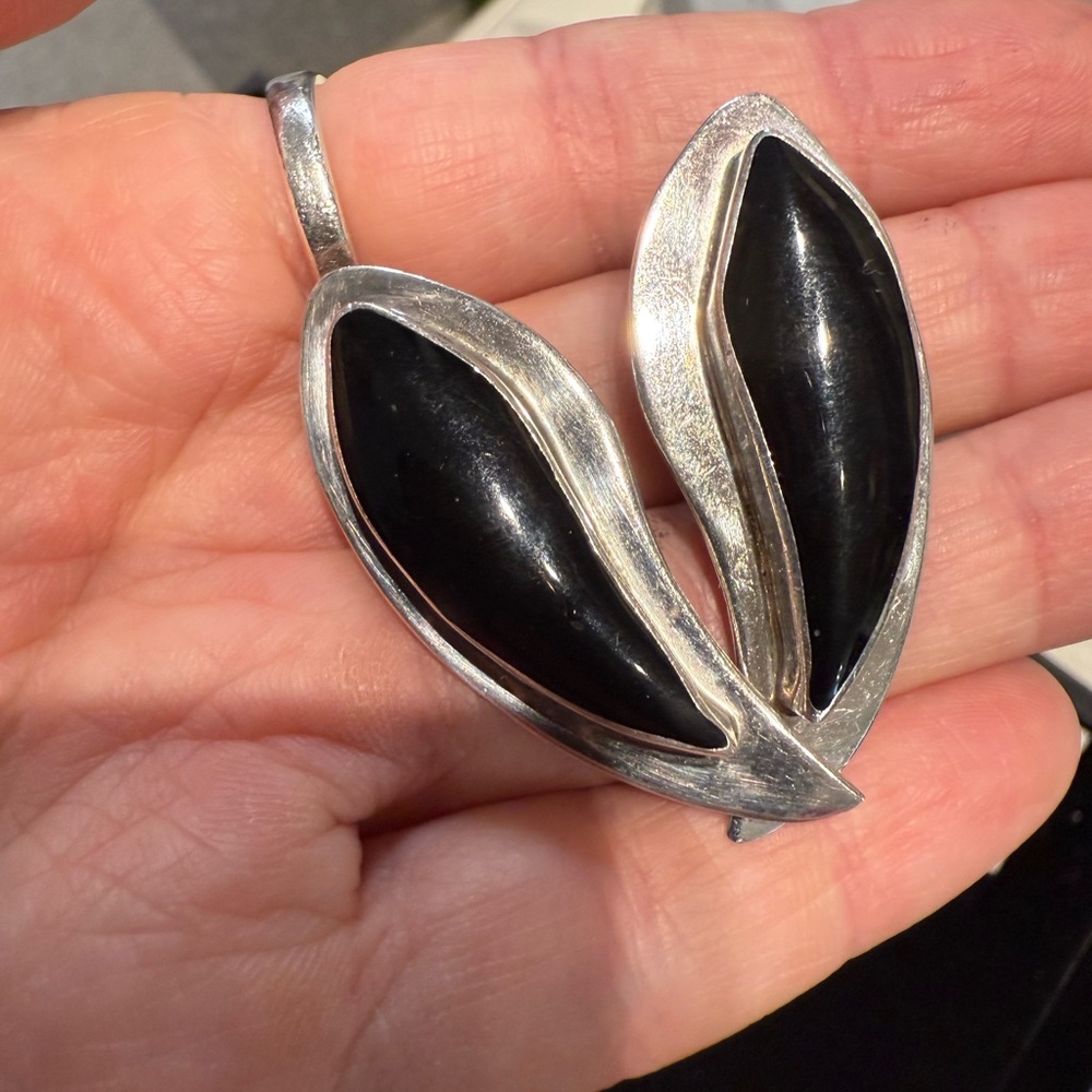 Vintage Black Onyx, Platinum Stamped “950” Mexican Clip On Earrings - Picture 4 of 5